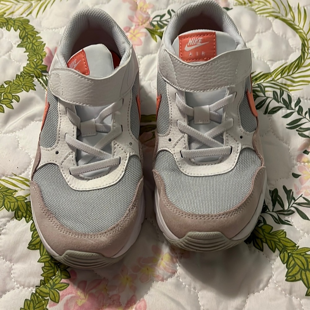Nike tennis shoes